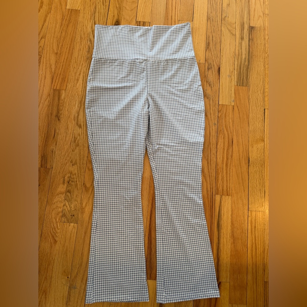 Hatch The Ultimate Before, During and after Crop Flare legging
